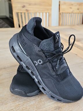 Oncloud  Women's Black Cloudtech Running Shoes. NWOT